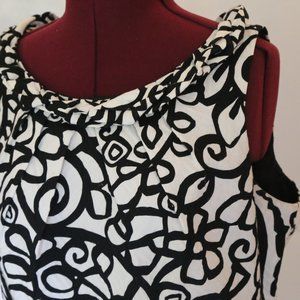 Black/White Dress with Loose Drawing Pattern